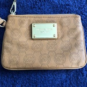 Michael Kors✨Leather Logo Camel Wristlet
